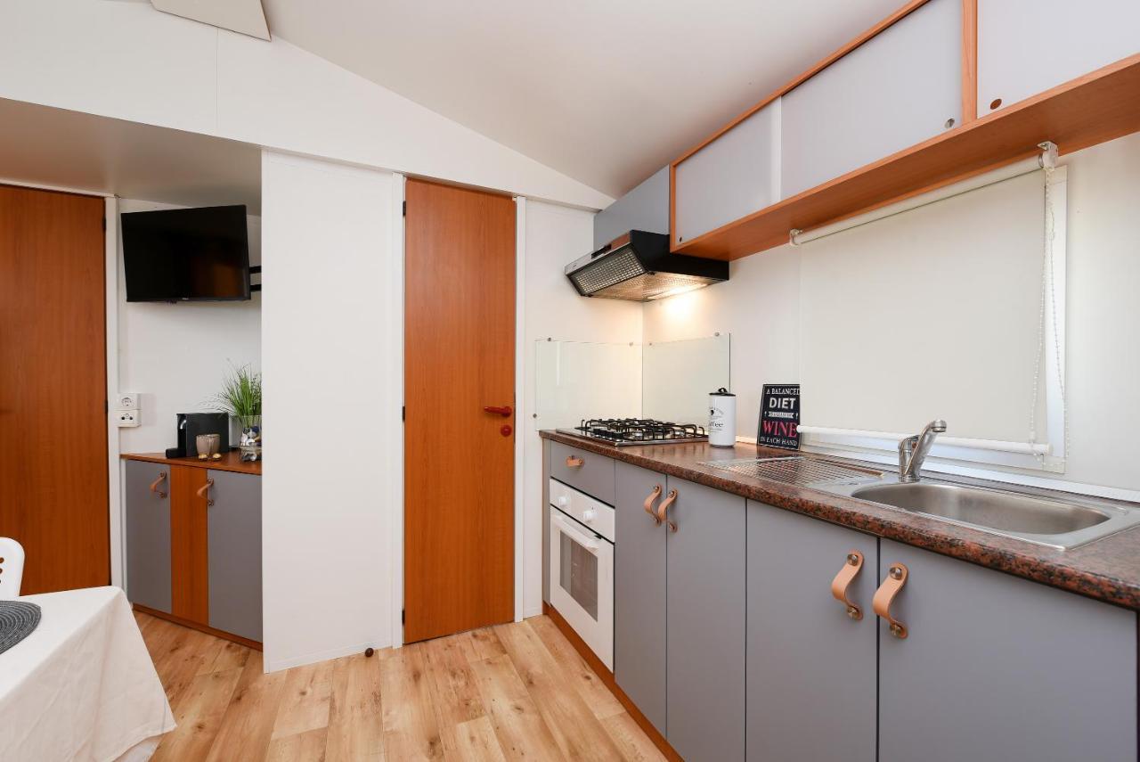 Mia Mobile Home With Jacuzzi Ždrelac Zewnętrze zdjęcie